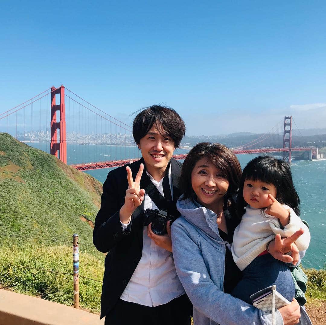 香山ひとみさんのインスタグラム写真 - (香山ひとみInstagram)「母と兄がタイミングを合わせて、サンフランシスコに！✈️🇺🇸 こんな機会でもないと、 二人とアメリカ観光できる事なんてきっとなかったので、 すごく貴重な、一瞬一瞬。 . 幸せがぎゅーっと詰まった旅行になりました☺️💕 本当にありがとう♡！！ . #アメリカ生活おでかけ編 #日本から遊びに来たお友達💛  #サンフランシスコ #サンフランシスコ旅行 #SanFrancisco #sanfranciscotrip #familytime . #海外生活 #アメリカ生活 #カリフォルニア州  #americalife #Californiallife」4月25日 7時11分 - hitomi.k24