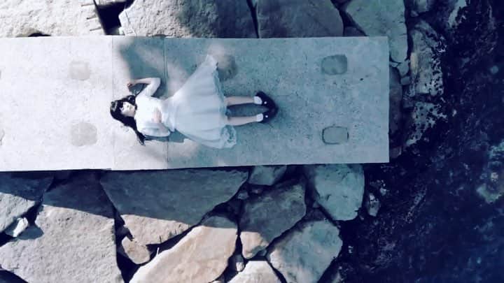 haraoのインスタグラム：「揺らめき . . . #mavicair #dji . #as_archive #indies_gram #hueart_life #good_portraits_world #ig_phos #indy_photolife #screen_archive #Rox_Captures #jp_mood #team_jp_ #IGersJP #RECO_ig #Lovers_Nippon_Portrait #art_of_japan_ #japan_daytime_view #daily_photo_jpn #bestjapanpics #tokyocameraclub #jp_portrait部 #透明 #エモい #ポートレート撮影 #光と影 #スクリーンに恋して #写真が好きな人と繋がりたい #被写体募集」