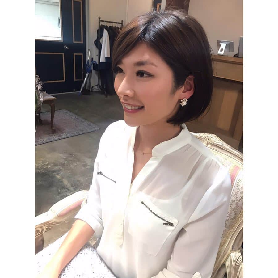 西谷綾子のインスタグラム：「✴︎ 切っちゃった🙈💓 ドキドキしたー！ ・ 高田さんにお任せ👌 私に似合うボブstyleに☺️ @regilo_omotesando  @takada_koh  #ボブ #ボブヘアー #大人っぽく #regilo #レジーロ #表参道 #青山 #美容室 #ヘアカラー #シフォンブランジュ #hair #haircolor #トリートメント #ツヤツヤ #サラサラ #オススメ #お気に入り」