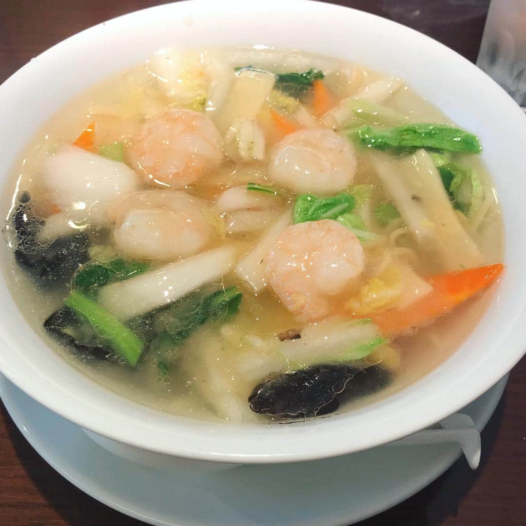 青山恭子さんのインスタグラム写真 - (青山恭子Instagram)「. 定期的に食べたくなる大・大・大好きな 「ふかひれがけ 中華風茶碗蒸し」 （エノキがだいぶ目立ってますが…😅） ここの「エビそば」も超絶品❤️ GW前にファスティングしようかと思ってだけど… うん、やっぱり絶対にムリでした💦💦💦 . . . #ふかひれがけ中華風茶碗蒸し #定期的に食べたくなる #大好きなやつ #エビそば #超絶品 #gw前ファスティングしたかったけど #やっぱり絶対にムリでした #このまま #gwに突入 #よし食べよう #よし飲もう #🤣🥂」4月25日 7時47分 - aokyon27