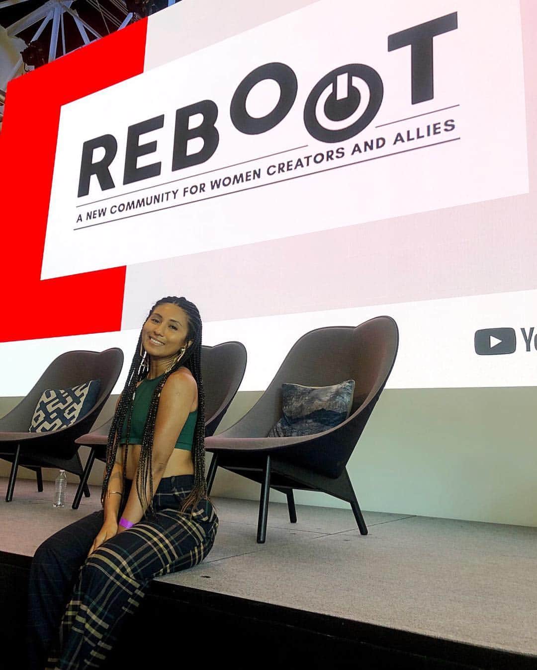 シェネルのインスタグラム：「Was really inspired today.. got a reality kick .. man being an indi artist is no joke man ... I’m sending hugs and positivity to all artists out there doing their thing .. @communityreboot」