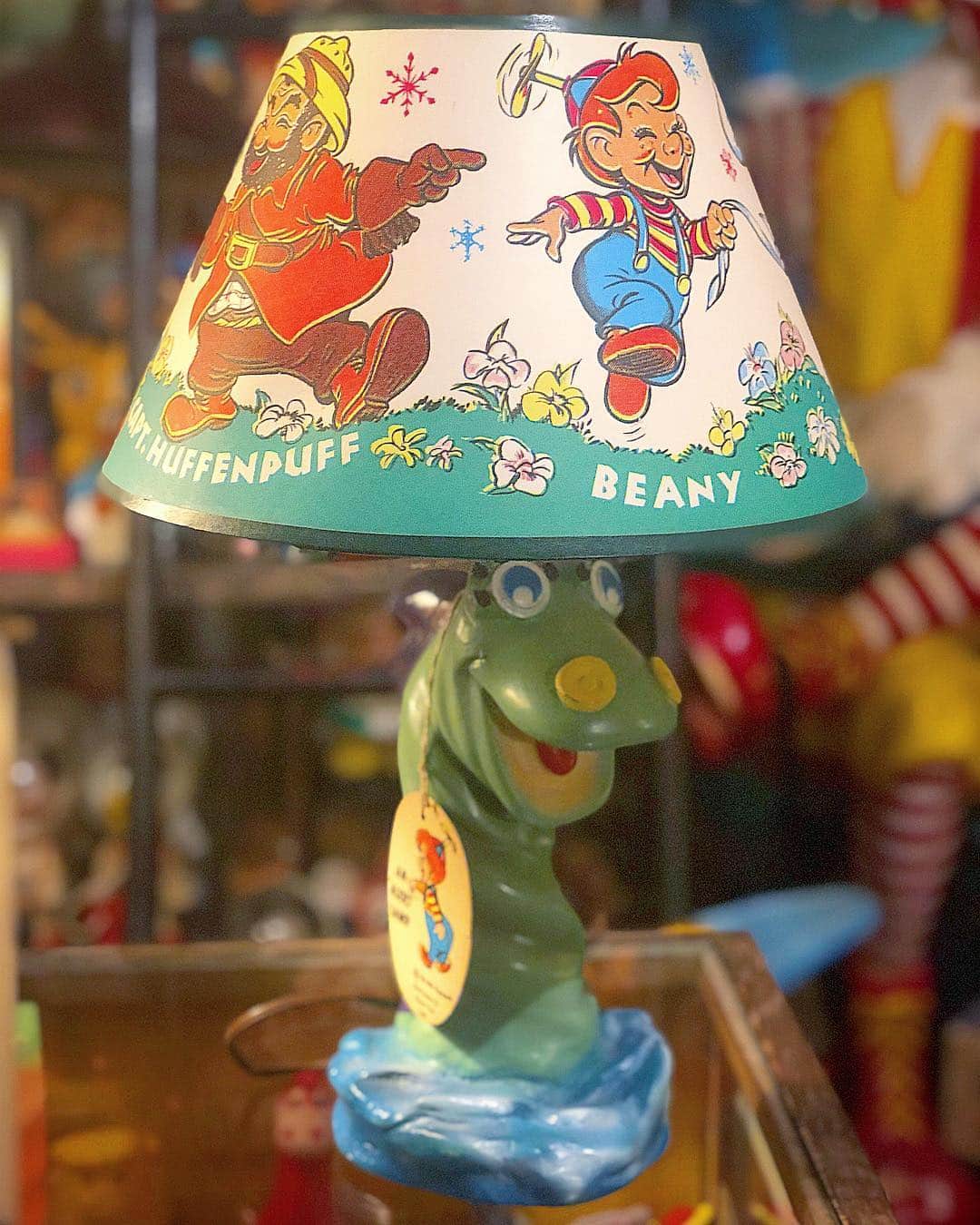 大川知英さんのインスタグラム写真 - (大川知英Instagram)「50's Beany＆Cecil Lamp＆Shade Alert Lamp DEAD❗️🇺🇸うぴー❗️ずっと探してた スペシャルなランプが入居したぜ👨🏽‍✈️🚬 #beany&cecil#lamp#original #vintage #50s#deadstock #スペシャル#ド級にかわいさ#やっと出会えた#amecajiboys #takatsubase」4月24日 23時00分 - zupposi_swamp