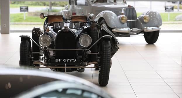 ブガッティさんのインスタグラム写真 - (ブガッティInstagram)「Bugatti’s partner in Duesseldorf/Germany is showing a wide range of brand models from classic beauties up to the latest Chiron model. Due to their excellent customer service they have been named ‘partner of excellence’ in the Bugatti network.  @bugatti_duesseldorf #Bugatti #BugattiPartnerofExcellence #BugattiChiron #Chiron #BugattiVeyron #Veyron #BugattiPartner #Düsseldorf #BugattiDüsseldorf #BugattiGermany #OnlyChirons #Supersportcars #Hypercars」4月24日 23時00分 - bugatti