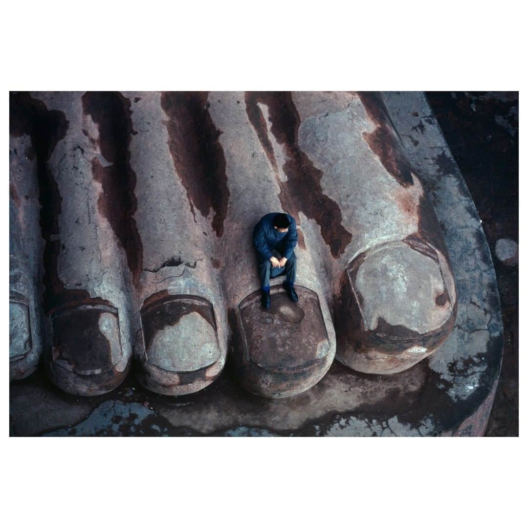 Magnum Photosさんのインスタグラム写真 - (Magnum PhotosInstagram)「Ahead of the first Chinese-language publication of Bruno Barbey’s monograph on the country, 'Color of China', curator and publisher Jean Loh reflects upon the French photographer’s work in the country, his revolutionary use of color, and his portrait of an ever-changing nation. Link in bio. . PHOTO: The foot of a Buddhist statue, built in the 8th century from a rock cliff (72 meters high). Leshan. Sichuan province. China. 1980. . © #BrunoBarbey/#MagnumPhotos」4月24日 23時01分 - magnumphotos