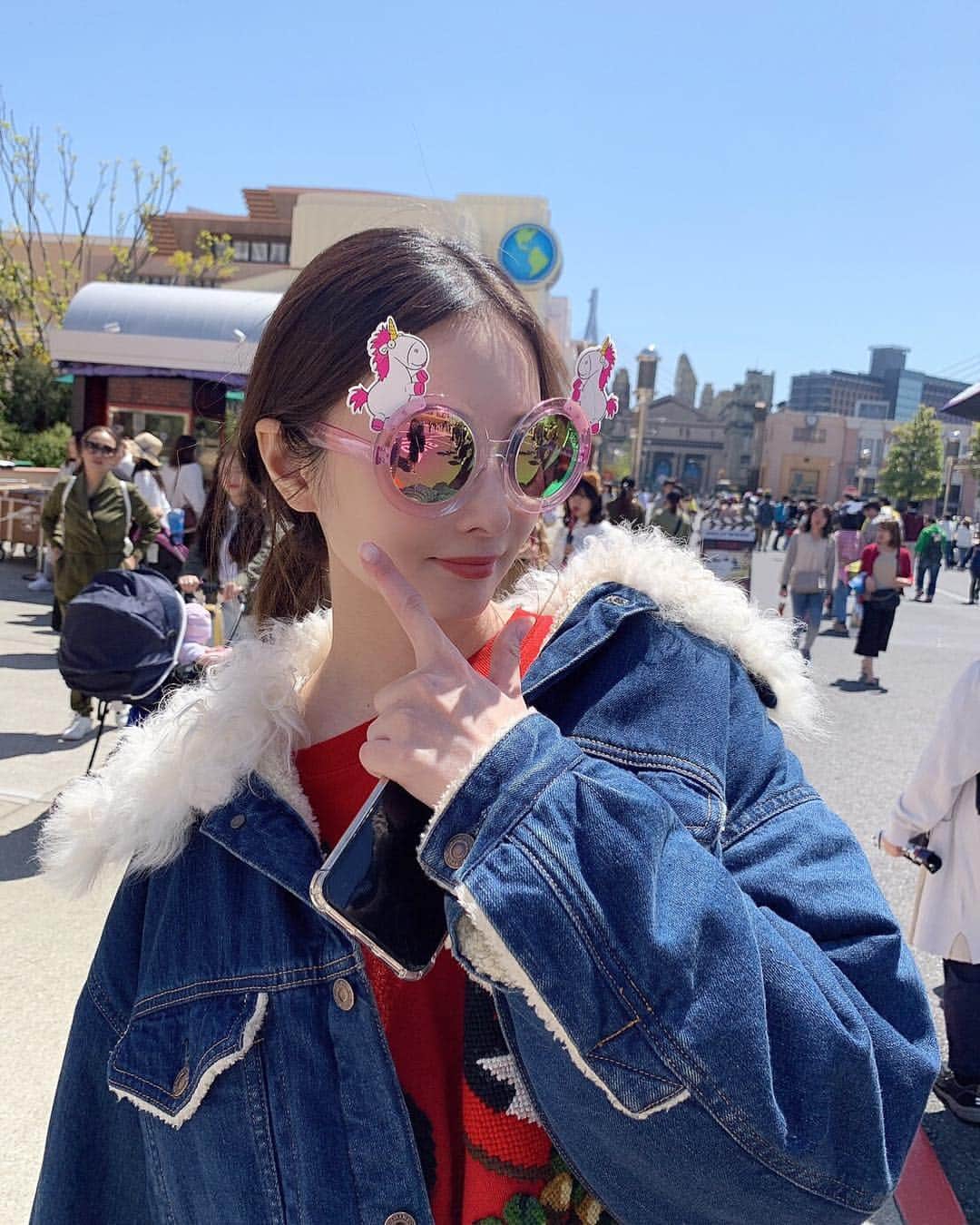 大石絵理のインスタグラム：「大阪に行った帰りに、USJに遊びに行ってきました❣️新しくSING!のショーアトラクションができてて、かわいくてみんなでダンスしながら見ちゃった🥳2枚目は、ジュラシックパーク乗る前のビビり中盗撮された…🙄😑フラッフィがねすきです🦄🌈」