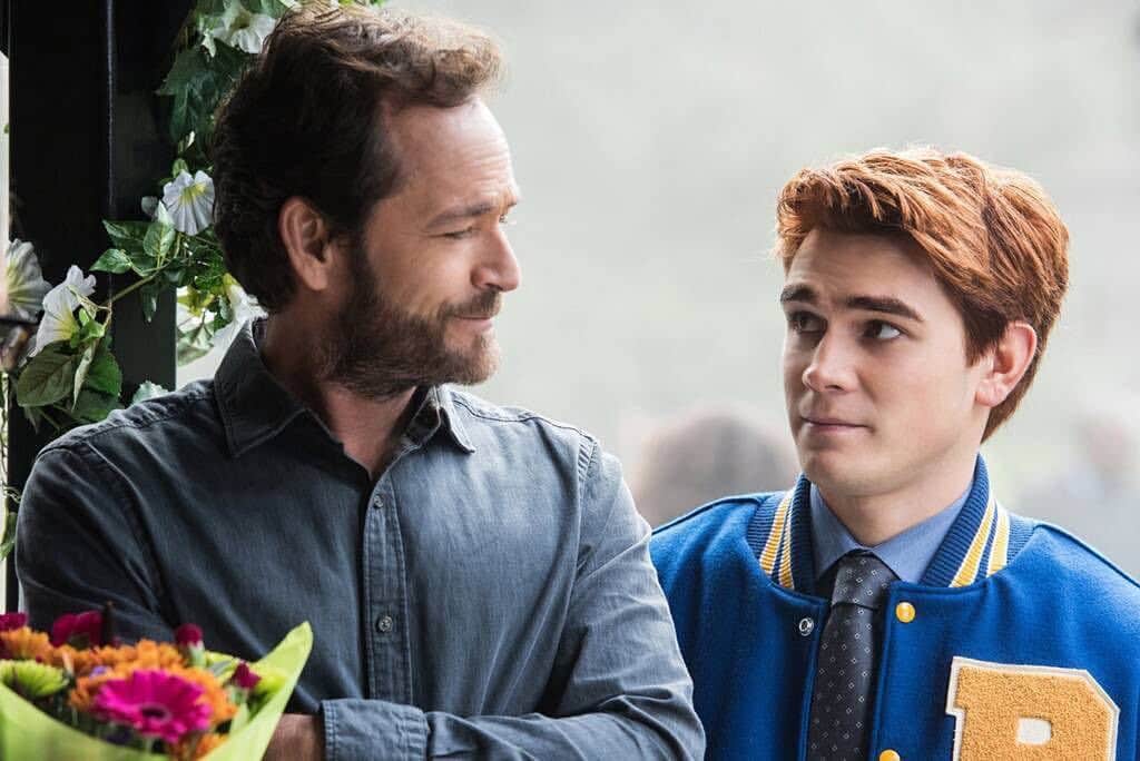 E! Onlineさんのインスタグラム写真 - (E! OnlineInstagram)「Luke Perry's final #Riverdale episode airs tonight and it will feature a "beautiful, true moment" between Archie and Fred. 💔 Link in bio for more on the heartbreaking moment we've all been dreading. (📷: CW)」4月24日 23時04分 - enews
