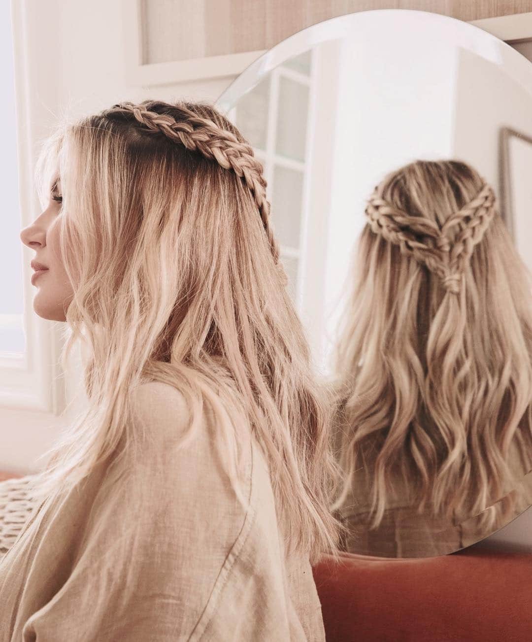 Amber Fillerup Clarkさんのインスタグラム写真 - (Amber Fillerup ClarkInstagram)「Side view and back view 🧡 hair by @ashpettyhair .. she is one of those girls you have come do your hair just so you can chat 💁🏼‍♀️ and also because she is good at hair 😏 I’m wearing our fill ins in Sandy Blonde here @barefootblondehair」4月24日 23時19分 - amberfillerup