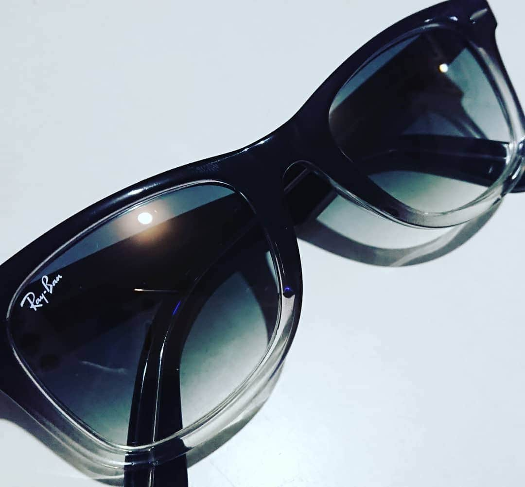 長塚全さんのインスタグラム写真 - (長塚全Instagram)「RayBan 2140 823/32 ツートンのフレームとグレーのレンズが良い感じ。 #raybanwayfarer」4月24日 23時23分 - zen_nagatsuka