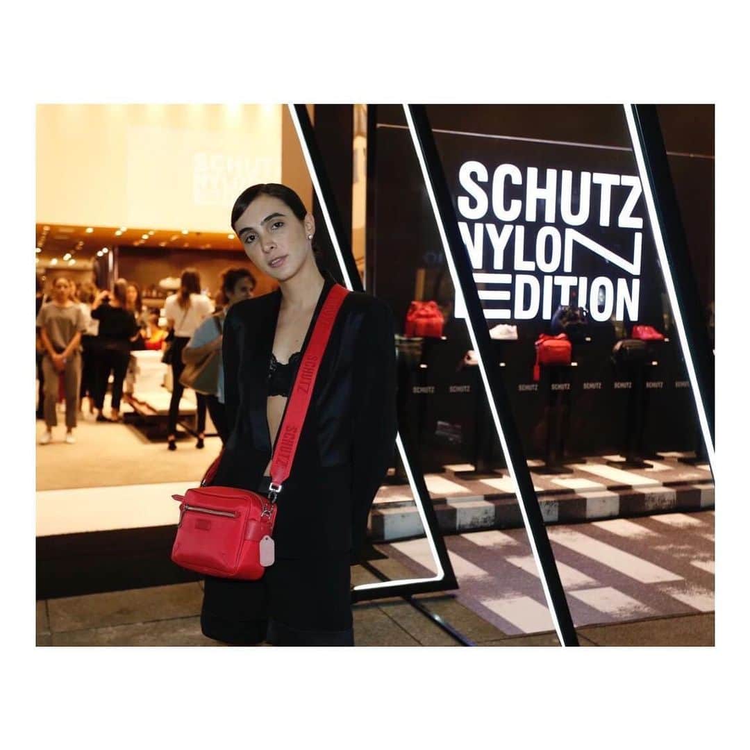 Schutzのインスタグラム：「Keepin it cool w/ @angelicabucci 🖤 #schutznylonedition」