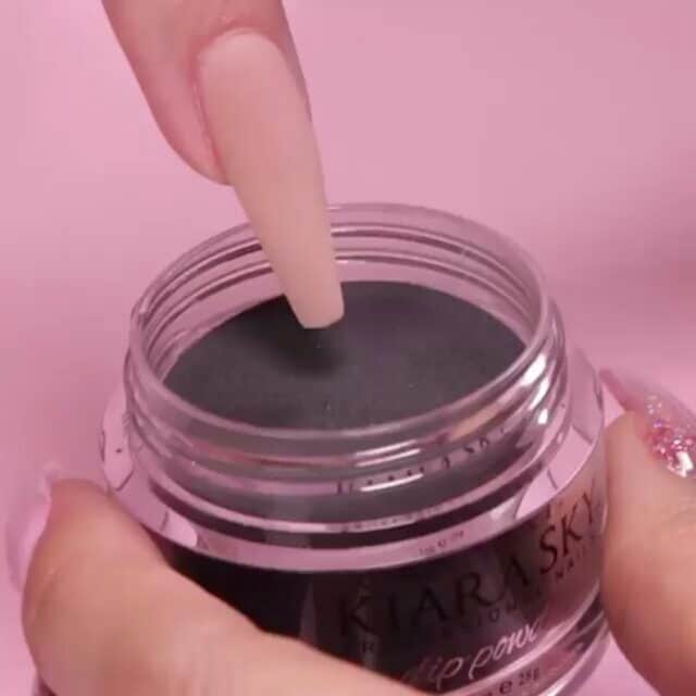 nailのインスタグラム：「Look 1 or 2? 💫 - Follow (me) @nailpost for more. ❤ Sigan (a mí) @nailpost para más. ❤ - cr: @kiaraskynails - TURN ON OUR POST NOTIFICATION! ✔」