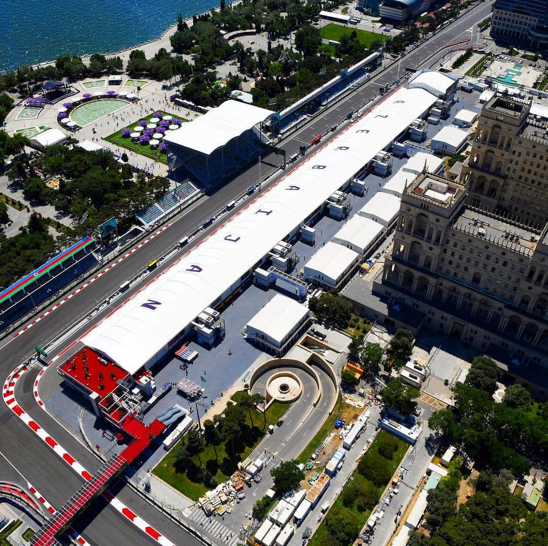 MERCEDES AMG PETRONASさんのインスタグラム写真 - (MERCEDES AMG PETRONASInstagram)「Looking good down there, @bakucitycircuit 👋 • #F1 #Mercedes #MercedesAMG #MercedesAMGF1 #AzerbaijanGP #PETRONASMotorsports」4月24日 23時49分 - mercedesamgf1