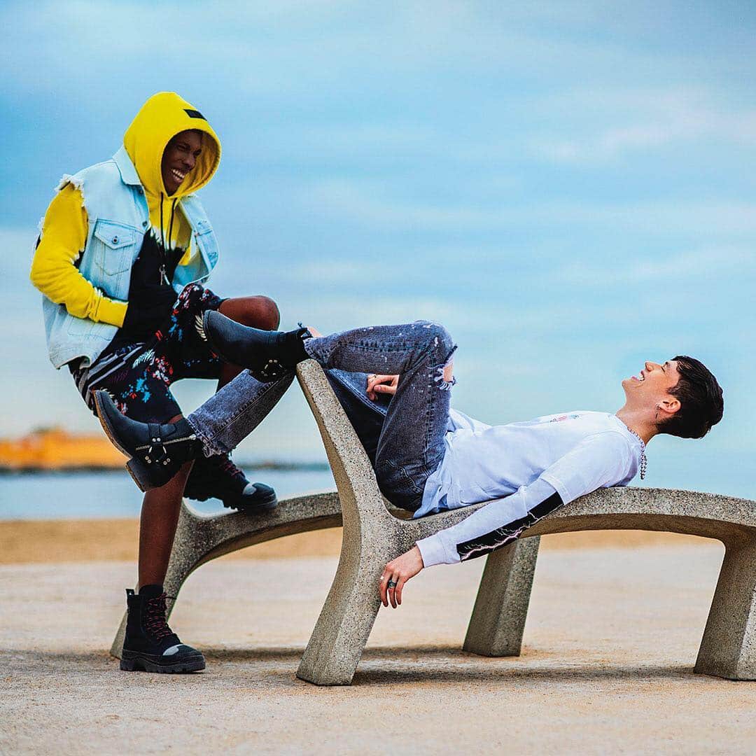 ディーゼルのインスタグラム：「To a summer full of different perspectives. #DieselHi5h #Summer19 . . Sweater “S-GIM-HOOD-ZIP” Shorts “P-NOTERY” T-shirt “T-JUST-Y19” . . @black.benson @j.felipe.v」