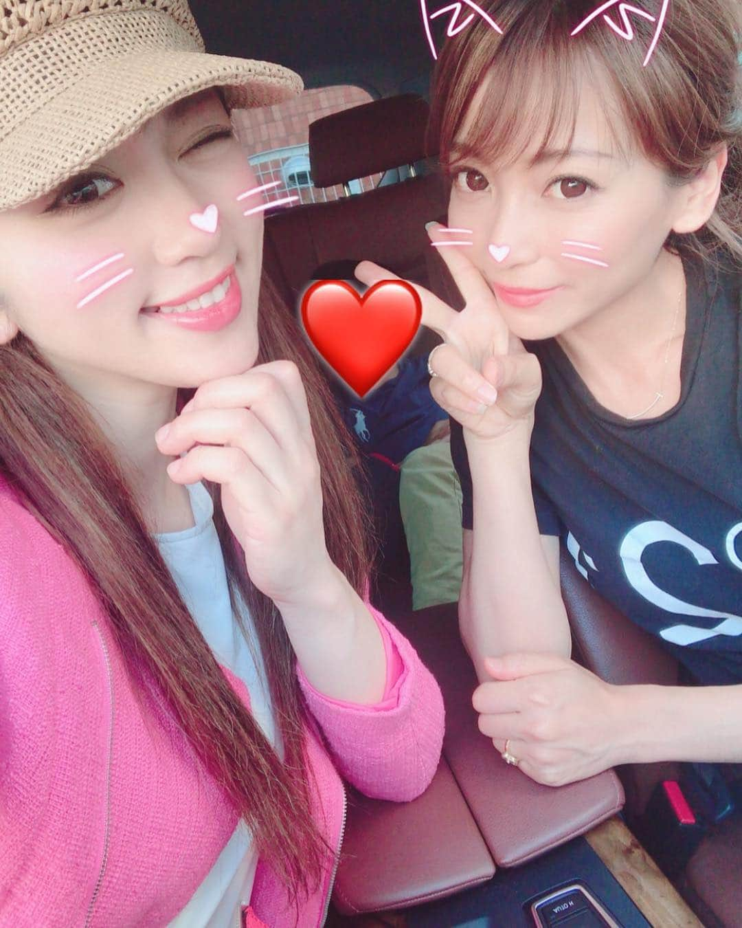 河瀬鮎美さんのインスタグラム写真 - (河瀬鮎美Instagram)「この前癒しのちいちゃんファミリーに会えた❤️相変わらず子供達含めて全員可愛いかった😂💕安定のお家会🏠💕この時間好きなんです😍❤️ #可愛い#いただき物#潮干狩り#あさり#あさりの酒蒸し#プリプリ#美味#すみっこぐらし#親友#心友 #うさぎになれるアプリ#気になるのは#背景の歪み#笑」4月24日 23時50分 - ayuayu0430