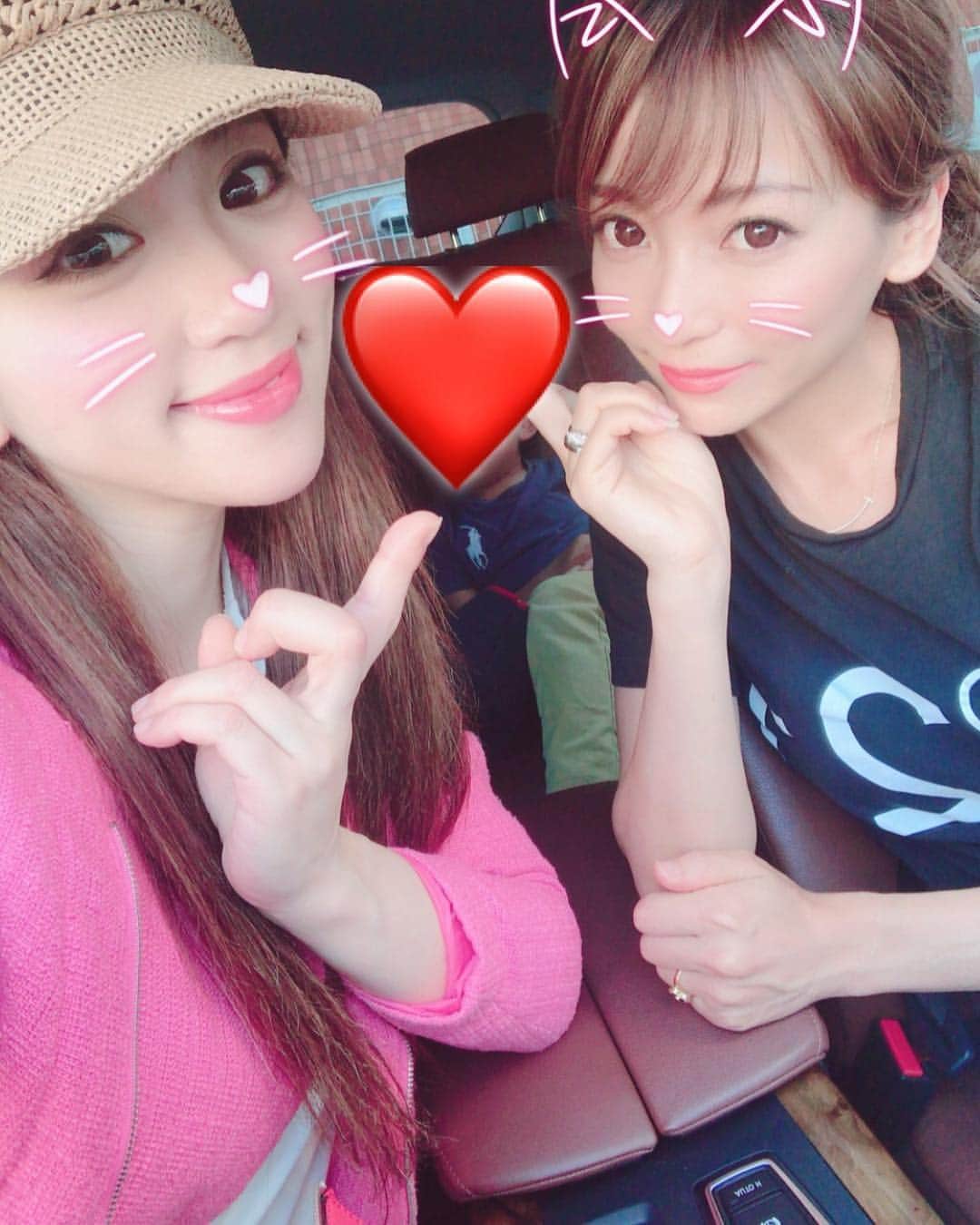 河瀬鮎美のインスタグラム：「この前癒しのちいちゃんファミリーに会えた❤️相変わらず子供達含めて全員可愛いかった😂💕安定のお家会🏠💕この時間好きなんです😍❤️ #可愛い#いただき物#潮干狩り#あさり#あさりの酒蒸し#プリプリ#美味#すみっこぐらし#親友#心友 #うさぎになれるアプリ#気になるのは#背景の歪み#笑」
