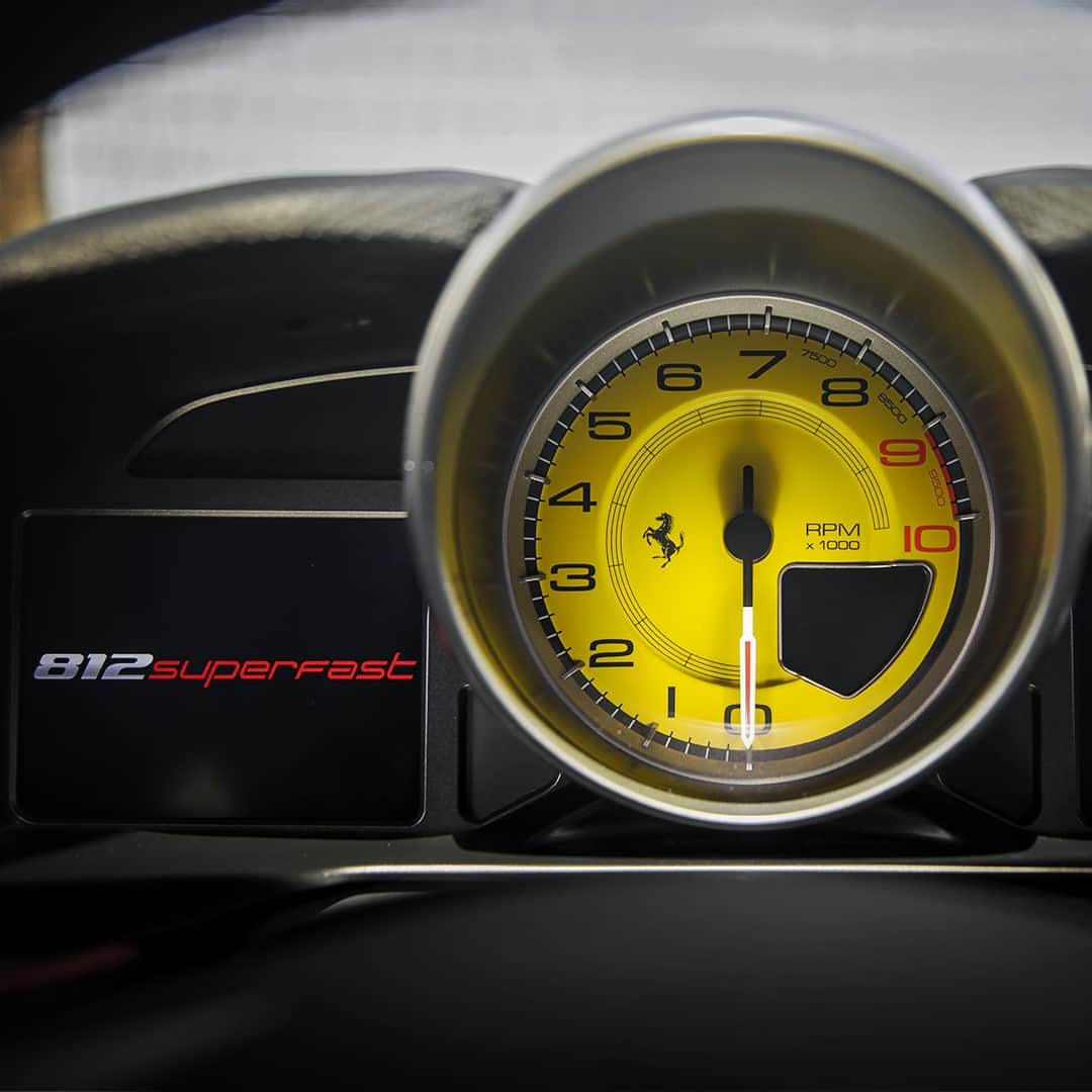 フェラーリさんのインスタグラム写真 - (フェラーリInstagram)「0-100 km/h in just 2.9 seconds. Fast has never been so thrilling. #Ferrari812Superfast #Ferrari #FastCar」4月25日 0時01分 - ferrari