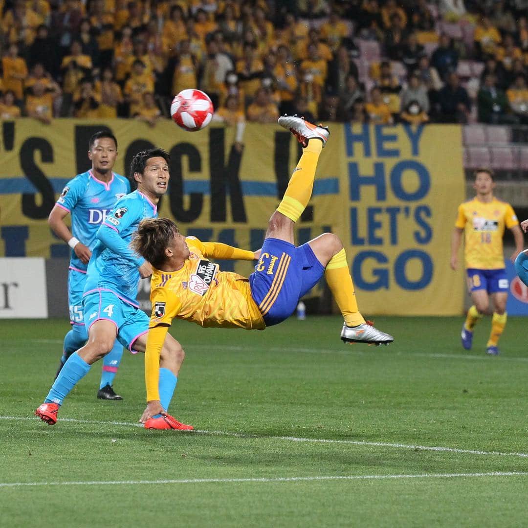 のインスタグラム：「4月24日 ルヴァンカップ 第4節 サガン鳥栖戦 1-1でした。応援ありがとうございました！ #ベガルタ仙台 #仙台 #サッカー #Jリーグ #2019シーズン #スローガン #ReVolution #平岡康裕 #13番 #椎橋慧也 #5番 #永戸勝也 #2番 #関口訓充 #7番 #長沢駿 #38番 #ユアテックスタジアム仙台 #ユアスタ #サガン鳥栖」