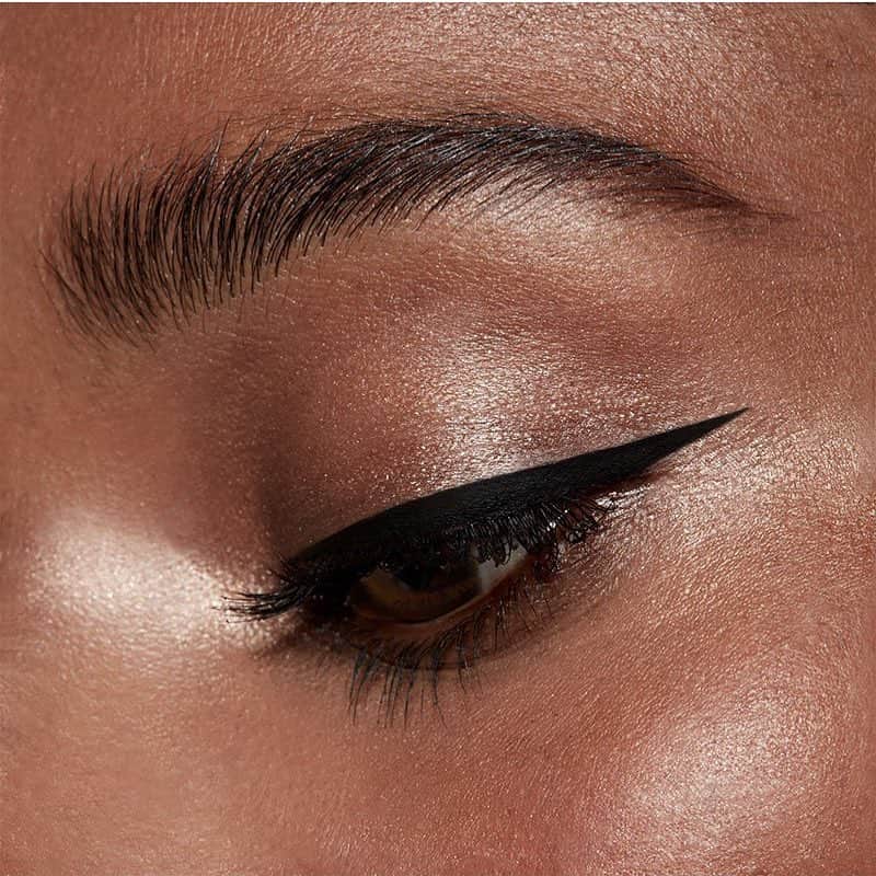 Stila Cosmeticsさんのインスタグラム写真 - (Stila CosmeticsInstagram)「It’s a fine line between looking good and looking GREAT! Our Micro Tip Stay All Day Waterproof Liquid Eye Liner gives the perfect line of precision to any eye shape 🤩 #stilacosmetics #eyelineronpoint」4月24日 23時56分 - stilacosmetics
