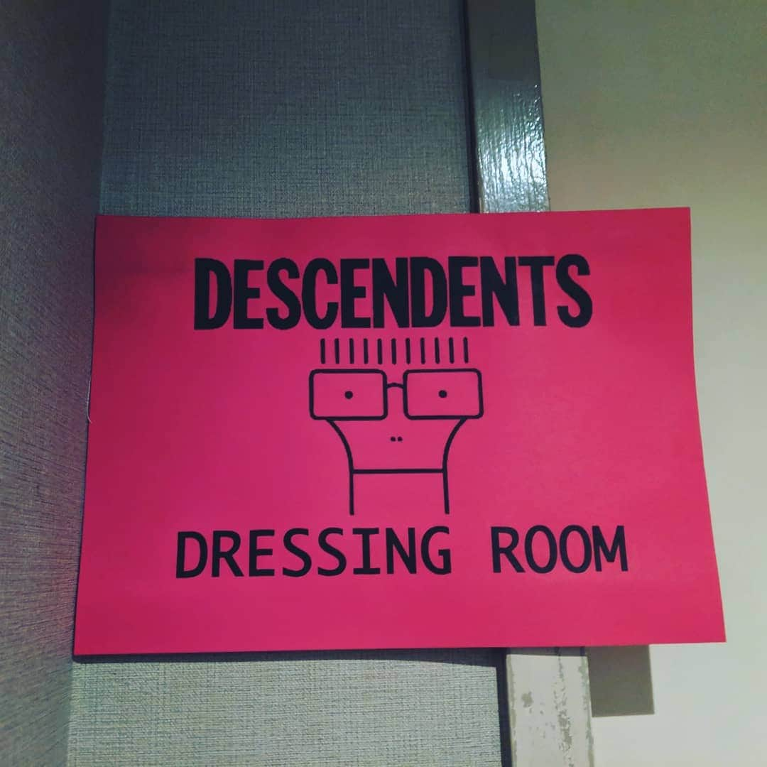 磯部正文さんのインスタグラム写真 - (磯部正文Instagram)「DESCENDENTS  7年振りの東京公演  素晴らしかった  NAMBA69もすごく良かったです 久々にヒカルくんとも話せたしKarlとも撮っていただいて おじさんはキッズに戻りました」4月25日 0時08分 - masafumiisobe