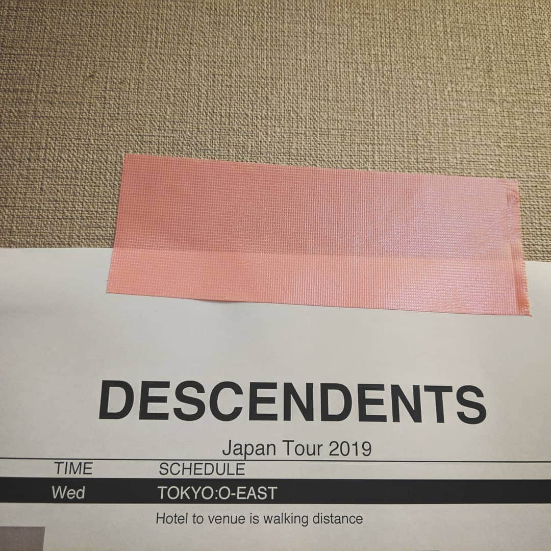 磯部正文さんのインスタグラム写真 - (磯部正文Instagram)「DESCENDENTS  7年振りの東京公演  素晴らしかった  NAMBA69もすごく良かったです 久々にヒカルくんとも話せたしKarlとも撮っていただいて おじさんはキッズに戻りました」4月25日 0時08分 - masafumiisobe