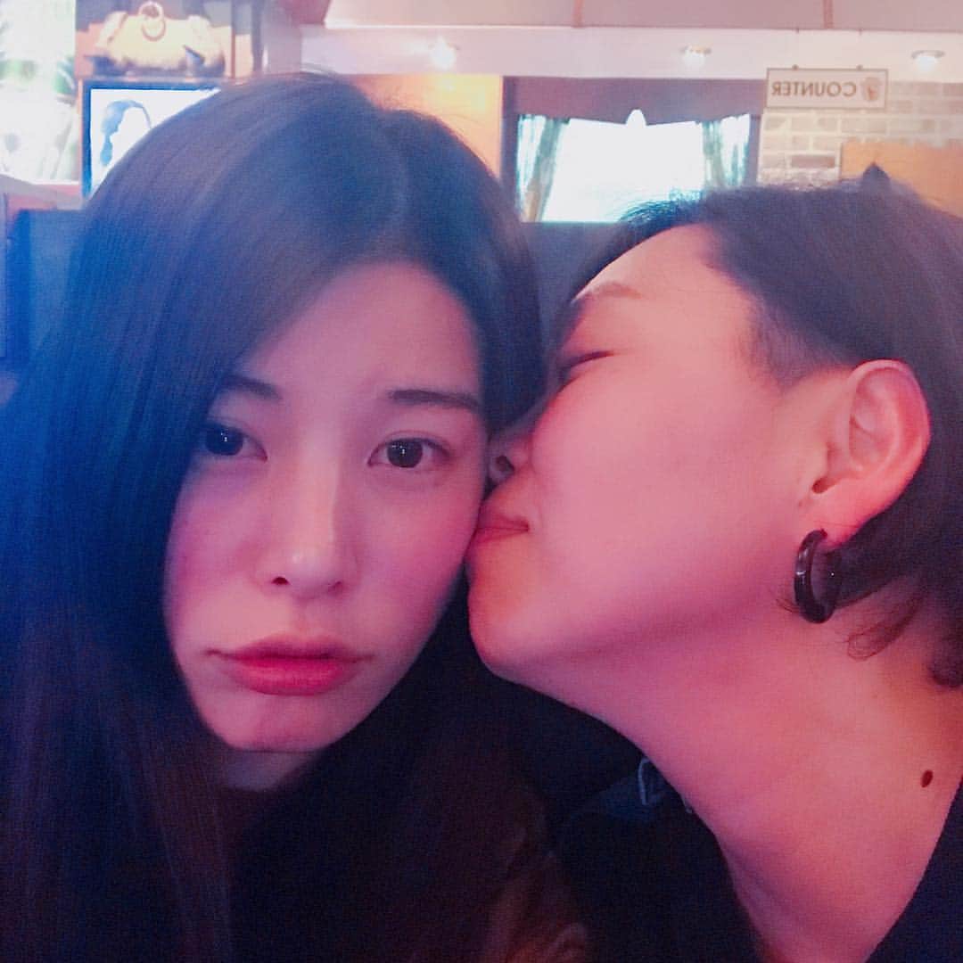ほな・いこかのインスタグラム：「韓国って楽しいんだ。 韓国って美味しいんだ。」