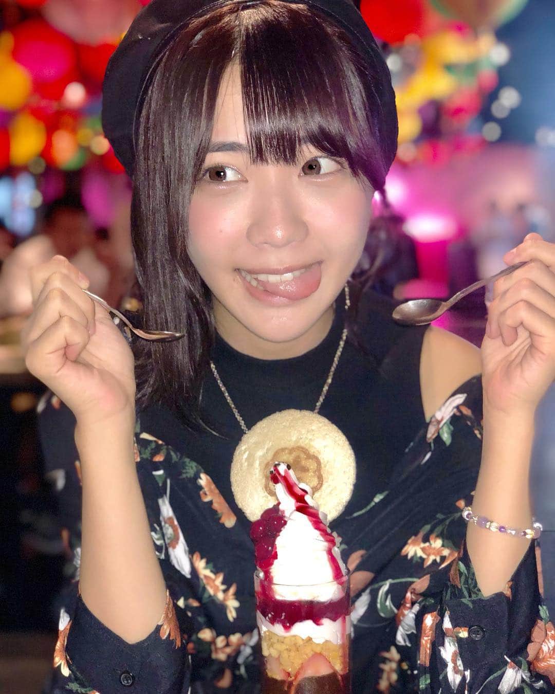 天羽希純さんのインスタグラム写真 - (天羽希純Instagram)「きすみとカフェデートなう的な🥰  #サナギ新宿 #雰囲気と合わせていつもと違う感じ #新宿 #インスタ映え #新宿カフェ #カフェ #アイドル #私服 #自撮り」4月25日 0時23分 - amaukisumi