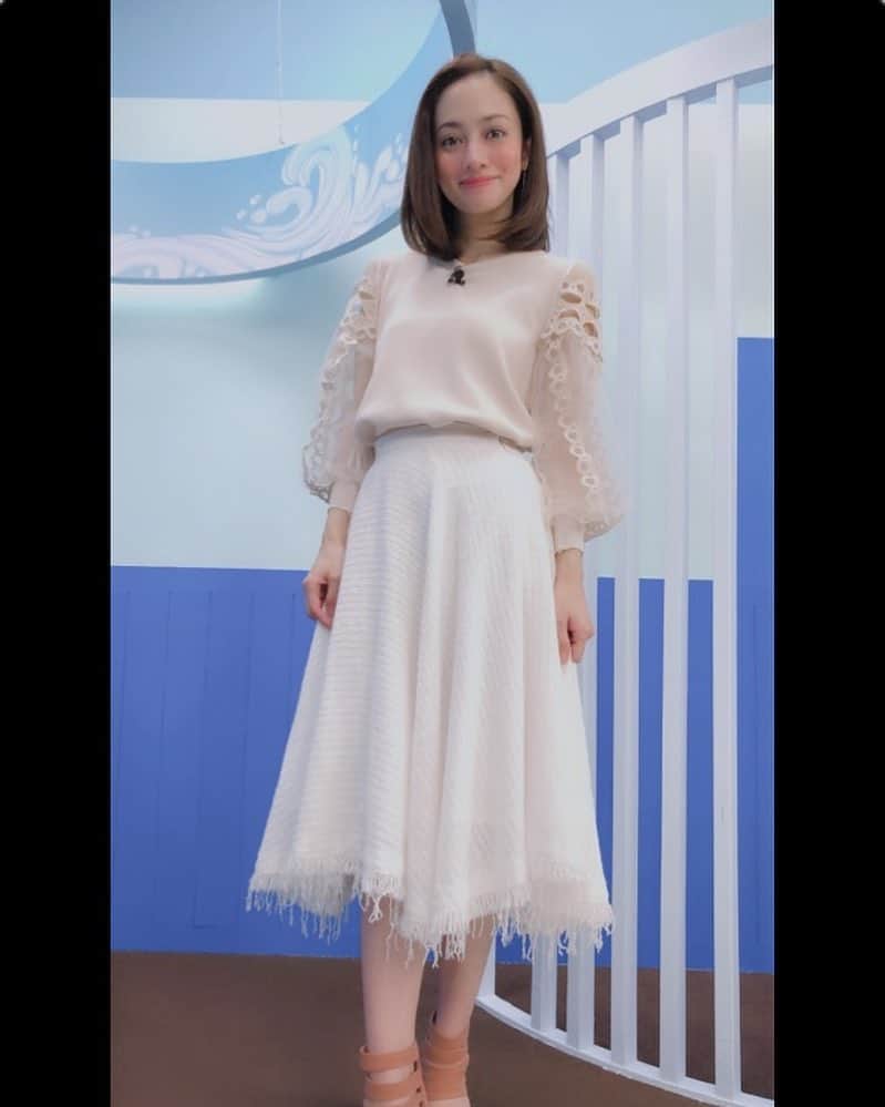 英玲奈さんのインスタグラム写真 - (英玲奈Instagram)「今週の#釣りうぇーぶ  の衣装はこんな感じでした！ 裾がフリンジになってるスカートが可愛かったよー╰(*´︶`*)╯♡ #blackmouton  のものです！」4月25日 0時30分 - erena_erenyan