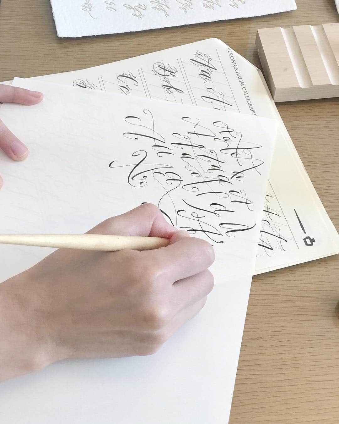Veronica Halimさんのインスタグラム写真 - (Veronica HalimInstagram)「From student’s work, exploring different types of letter A. — #truffypi #vhcalligraphy #calligraphyworkshop #creativeworkshop #モダンカリグラフィー #カリグラフィースタイリング #カリグラフィー #カリグラフィーワークショップ #vhexperience #カリグラファ #boxandneedle #ink #customink #alphabets #tokyoworkshop #wrappingpaper」4月25日 0時32分 - truffypi