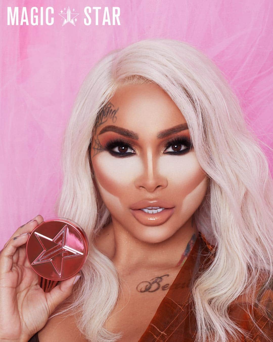 Jeffree Star Cosmeticsさんのインスタグラム写真 - (Jeffree Star CosmeticsInstagram)「READY, SET... and STAY in PLACE 🌟🌟 Are you ready to experience the airbrushed, no pores, blurring effect of our #MagicStar Setting Powder?? ✨✨ If you’re on the prowl for a crease free, flawless look...this #settingpowder is your new bff! 💕💕 Photo by: @brandonlundby  Makeup: @boomkackmua @jenfregozo  Hair: @jesushair @e_scizorhands @hairbyyuichi Models: @kameronlester @brittanya187  Set design: @keithboos」4月25日 0時43分 - jeffreestarcosmetics