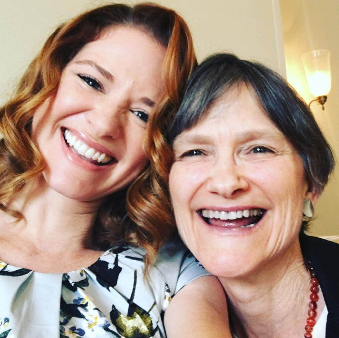 サラ・ドリューさんのインスタグラム写真 - (サラ・ドリューInstagram)「This is my mama and it’s her birthday today!! Happiest of birthdays to the best mom I could have ever asked for. Thank you, mom, for your servant heart, your mama bear protection, and your brilliant wisdom! I hope you have a wonderful day today! ❤️❤️❤️」4月25日 0時43分 - thesarahdrew