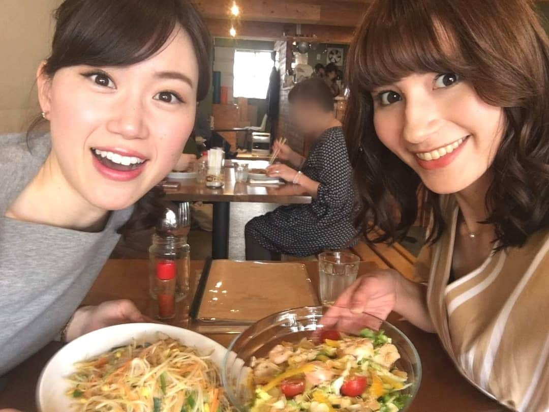 服部未佳さんのインスタグラム写真 - (服部未佳Instagram)「幸せで目が消えそうだったので頑張って開いて撮った写真です。ABAに遊びに来てくれてラッキーで楽しくトークしてくれたE.G.familyのライブへ、先日えいみと一緒に行ってきました💕せっかくダンス教わったのに、興奮して結構間違えちゃったけど、最高に楽しかったです😆 #EGfamily #楓 ちゃん #佐藤晴美 ちゃん #川本璃 ちゃん #ラッキー #夢はここから深夜放送ラッキー #EGPOWER #澤田愛美 #アナウンサー」4月25日 1時02分 - mikahattori_aba