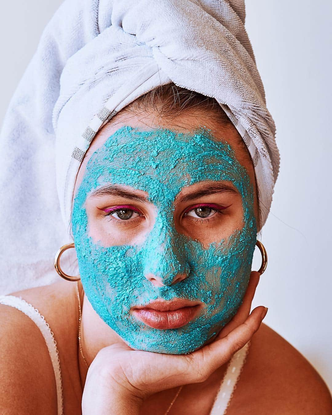 LUSH Cosmeticsさんのインスタグラム写真 - (LUSH CosmeticsInstagram)「It might be called "Don't Look At Me," but this Fresh Face Mask is a head turner with its bright blue color. Exfoliating and brightening, this mask tones with lemon juice and moisturizes with murumuru butter. 💙💙💙/ 📸: @claraannikalinnea」4月25日 1時02分 - lushcosmetics