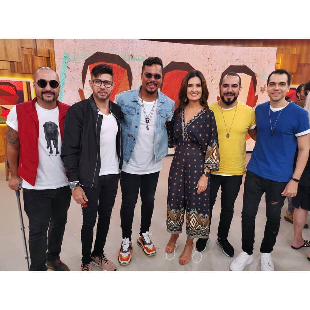 Sorriso Marotoのインスタグラム：「Passar a manhã em boas companhias, não tem preço. Obrigado pelo carinho e respeito de sempre, @fatimabernardes e equipe do #Encontro」
