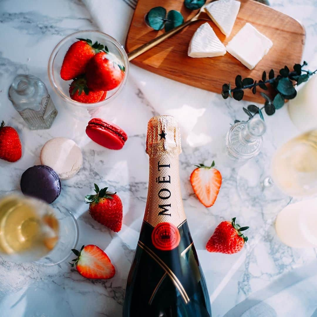 Moët & Chandon Officialさんのインスタグラム写真 - (Moët & Chandon OfficialInstagram)「It’s all about the taste. Picture by @_hikari_____ #MoetMoment #MoetRose #Treats . This material is not intended to be viewed by persons under the legal alcohol drinking age or in countries with restrictions on advertising on alcoholic beverages. ENJOY MOET RESPONSIBLY」4月25日 1時00分 - moetchandon