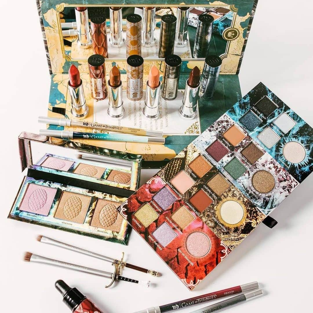 セフォラさんのインスタグラム写真 - (セフォラInstagram)「❌ ATTENTION - Message Important ❌ Le coffret @urbandecaycosmetics x @gameofthrones contenant toute la collection sera disponible sur Sephora.fr demain à 10h en quantité ULTRA LIMITÉE ! 😱 Are you readyyyy ?! #FORTHETHRONE #GameofThrones #GOT #SephoraFrance #UrbanDecay」4月25日 1時01分 - sephorafrance