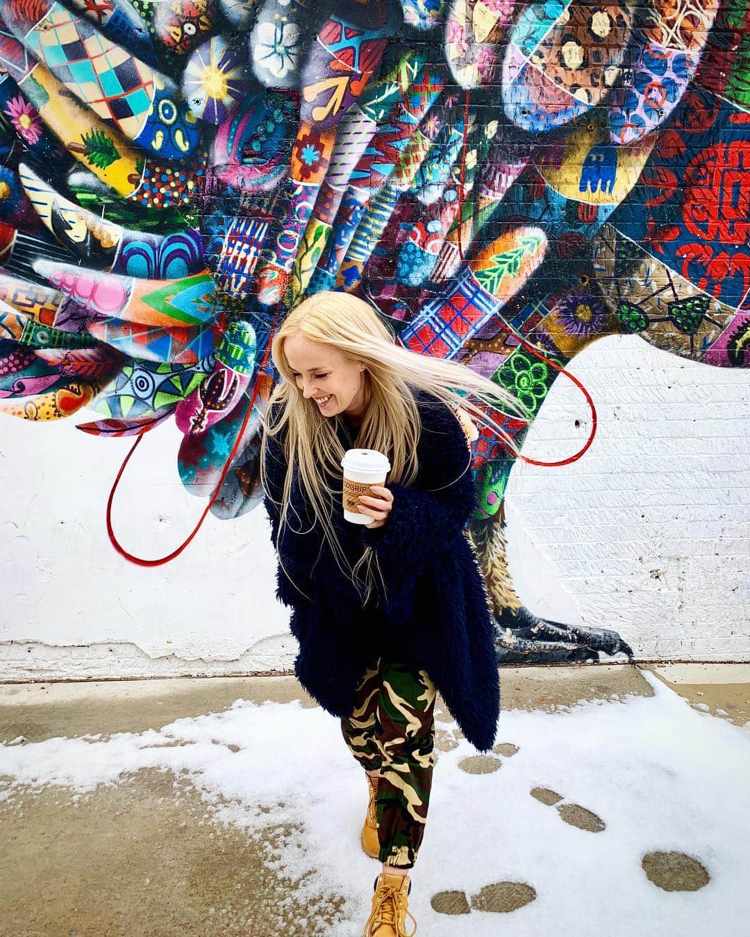 Nika Kljunのインスタグラム：「Working so hard, specially lately on this important project and forgetting the little things that matters the most in life. Missing my moments of “free time” but hey, gotta push through. Smile more, worry less. Let’s get better at it! Who’s with me? . #growthmindset #patienceandlove #keepcalmandsmile #dancelife #choreographer #nikakljun #throwback #missingsnow #freeyourself」