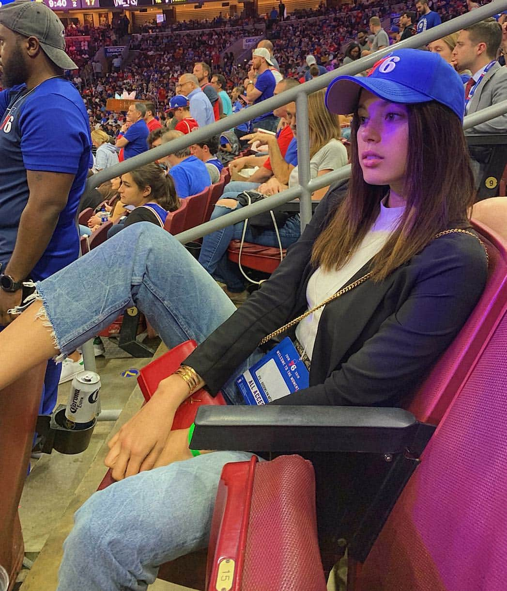 のインスタグラム：「Concentration station 🧢 last night’s game 🏀🏅」