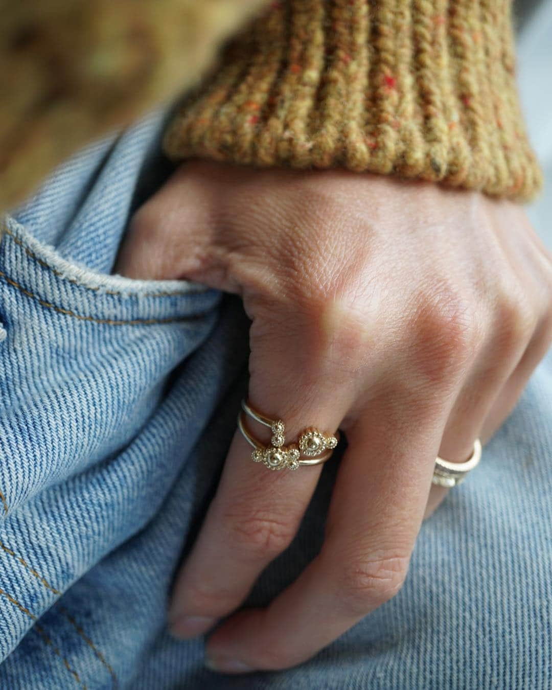 ニッキー・リードさんのインスタグラム写真 - (ニッキー・リードInstagram)「Recycled gold has the same properties as newly mined gold but without the environmental consequences :) pictured above, our @bayouwithlove scattered Soleil Ring stacked with the open version. The perfect gift, 14k, made from recovered  tech gold that has been recycled and refined.」4月25日 1時17分 - nikkireed