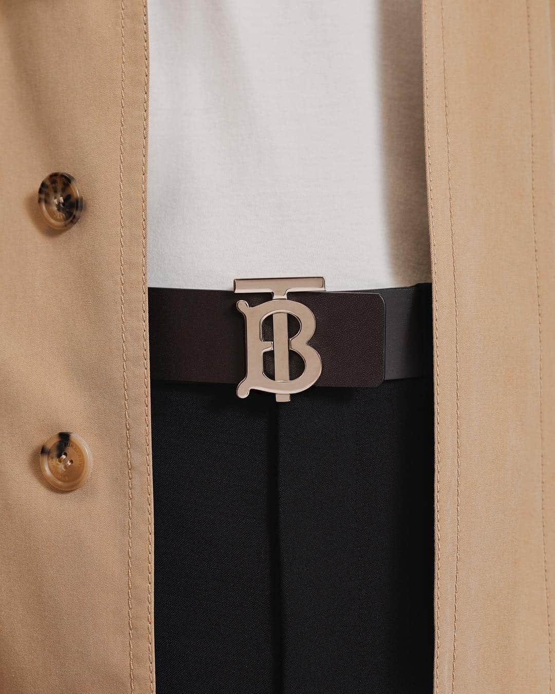 Burberryさんのインスタグラム写真 - (BurberryInstagram)「The #ThomasBurberryMonogram . An Italian-leather belt detailed with our new house code . #Kingdom #BurberrySpringSummer19 #TBRT」4月25日 1時28分 - burberry