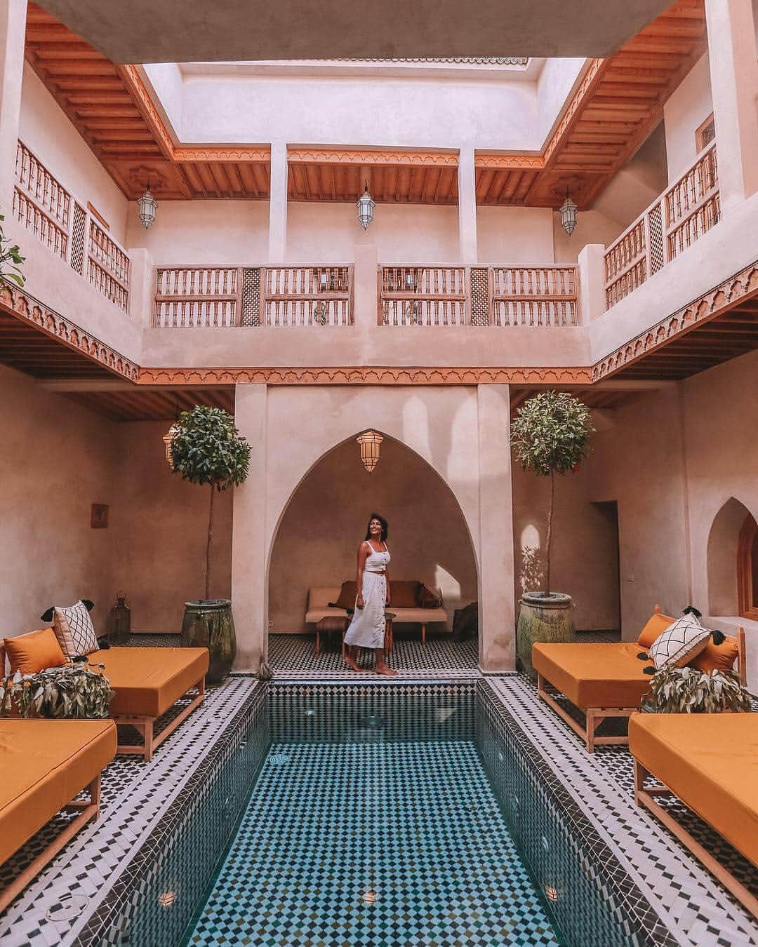 BEAUTIFUL HOTELSさんのインスタグラム写真 - (BEAUTIFUL HOTELSInstagram)「Intricate, timeless, and grounding. We agree when @girlborntotravel says, "It's hard not to fall in love with the Moroccan architecture ❤️" Tag someone who loves Marrakech! (📷: @girlborntotravel 📍: Riad BE Marrakech)」4月25日 1時28分 - beautifulhotels