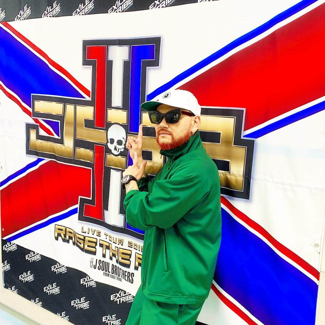 DJ DARUMAのインスタグラム：「めっちゃ良いライブでした🖤 🏴‍☠️🏟🏴‍☠️ #RAISETHEFLAG #三代目jsoulbrothers #JSB」