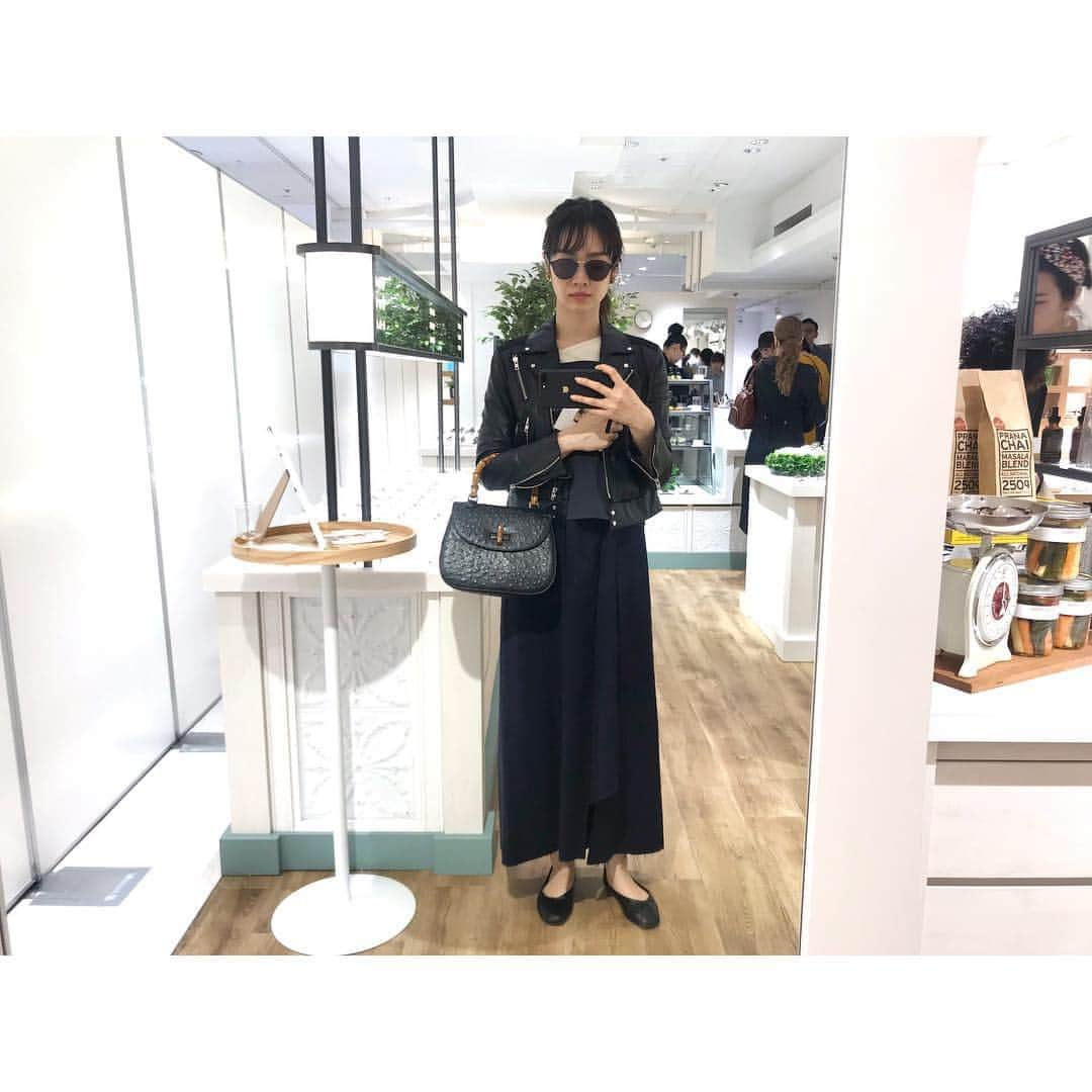 権藤朱実さんのインスタグラム写真 - (権藤朱実Instagram)「👓🕶 『GLASSAGE(グラッサージュ)』2019.4.24. 女性のためのメガネブランドが西武池袋本店３FにOPEN！ メイクをするようにメガネを纏う・・・ なんてオシャレなコンセプト♡ デザインのバリエーションも豊富で！ 肌馴染みの良いカラーバリエーションも豊富！ 今からの季節に無敵な360°UVカットレンズが標準装備！ なんて至れり尽くせりなnew eyewearなんでしょ☺︎♡ made in FUKUIってとこも拘りを感じます！！ 悩みに悩んでサングラスにしたけど・・・ 未だに、最後まで悩んでたメガネも気になり中♡ またゆっくり見に行きたいなぁ♡ #brand #glassage #グラッサージュ →@glassage_official new open おめでとうございます♡ #Japan #Tokyo #photo #fashion #eyewear #glasses #sunglasses #reception #newopen #akephoto #akeevent #thankyou #西武池袋本店 #中央３F #新店 #メガネ #サングラス #メガネ女子 #コスメティックメガネ #UVカット #model #satorujapan #akemigondo  #モデル #サトルジャパン #権藤朱実 →@satorujapan_official @akemigondo ☑︎プロフィールのリンクにて、blog更新中！ My blog『ake photo』 →http://ameblo.jp/akemi-gondo/ @ponpon_marcy ☺︎thank you♡」4月25日 1時24分 - akemigondo