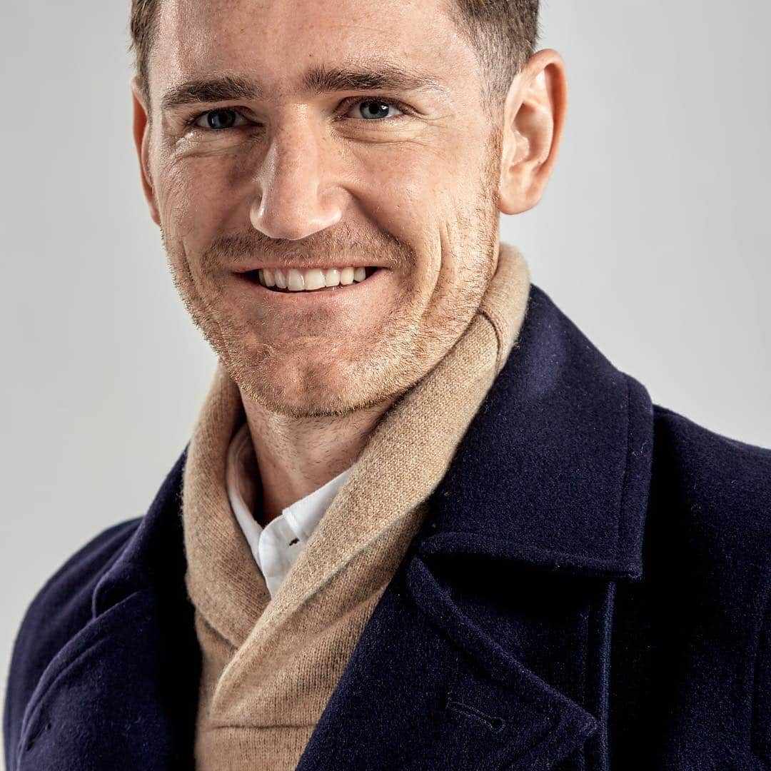 キャメロン・ファンデルバーグのインスタグラム：「Keep warm this winter (or British summer) with one of my favourite jackets: The @trenery peacoat」