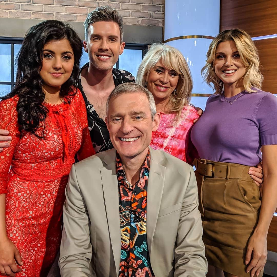 Ashley Jamesさんのインスタグラム写真 - (Ashley JamesInstagram)「Awesome morning on the Jeremy Vine Show this morning, who tuned in? 📺 We discussed whether or not Donald Trump should be allowed to speak in parliament. Turns out if you want to be relentlessly trolled on Twitter all you have to do is call Donald Trump disgusting and dangerous, and say the words 'second referendum'? 🙋🏼‍♀️🤣 Always love doing this show and having a good debate, and we had such a great panel today. ❤️ @jeremyvineon5」4月25日 1時29分 - ashleylouisejames