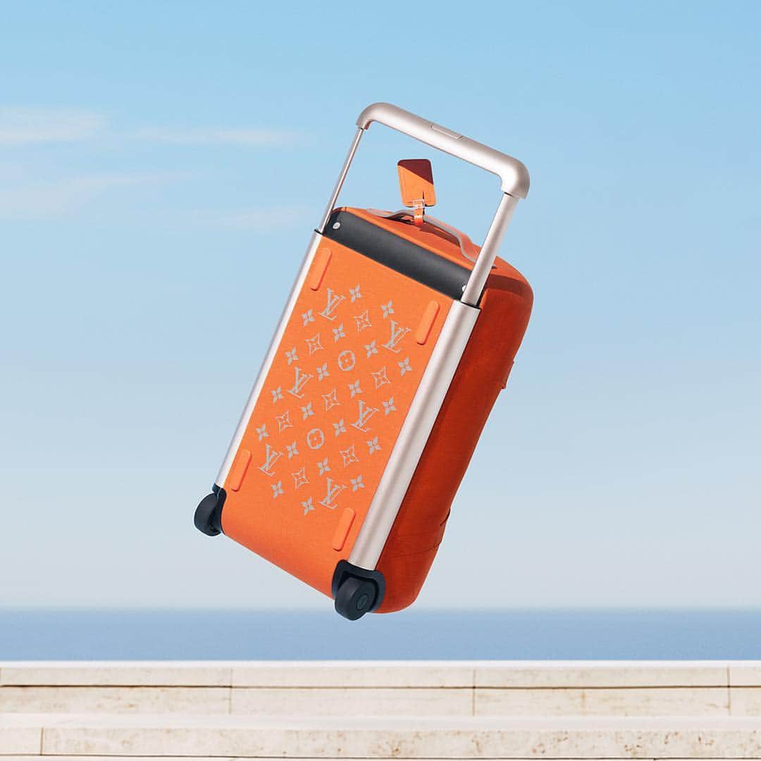 ルイ・ヴィトンさんのインスタグラム写真 - (ルイ・ヴィトンInstagram)「For far-flung ventures. Horizon Soft is the new innovative #LouisVuitton luggage with an inventive and lightweight design. Learn about the Horizon Soft luggage designed by Marc Newson via link in bio.」4月25日 1時30分 - louisvuitton