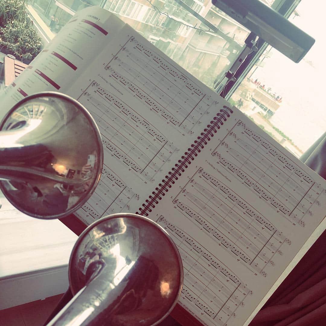 ティーネ・ティング・ヘルセットのインスタグラム：「It took us almost three years before we figured out it’s actually both fun and a good idea to practice basics together 😂 #marriedlifegoals #basicsplus #wolfgangguggenberger #musikverlagrundel」