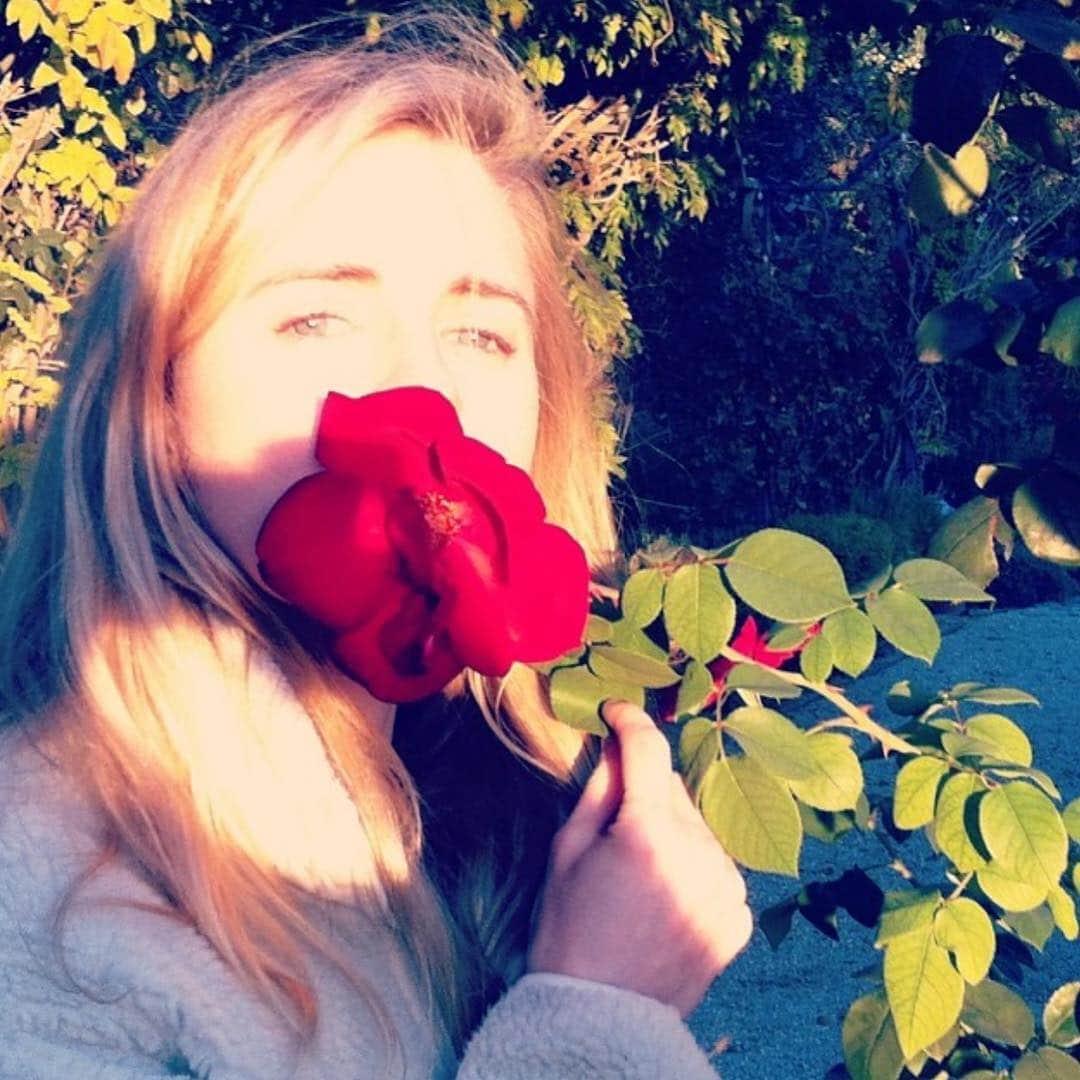 ブリット・マーリングのインスタグラム：「👃🏽」