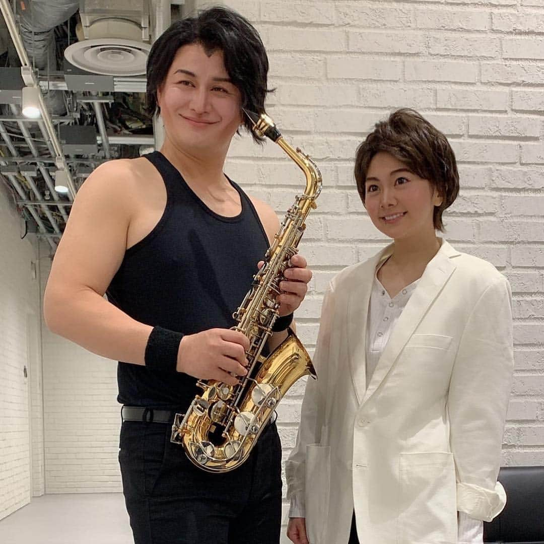 福島善成さんのインスタグラム写真 - (福島善成Instagram)「どうも武田真治です🎺 先日、日テレ『ヒロミーティング』で浜田翔子ちゃんにモノマネプロデュースしたよ🎷 小池徹平さんだよ📯似てるよね🎻  #ヒロミーティング #浜田翔子 様 #小池徹平 様 #武田真治 様」4月25日 1時41分 - fukushimayoshinari