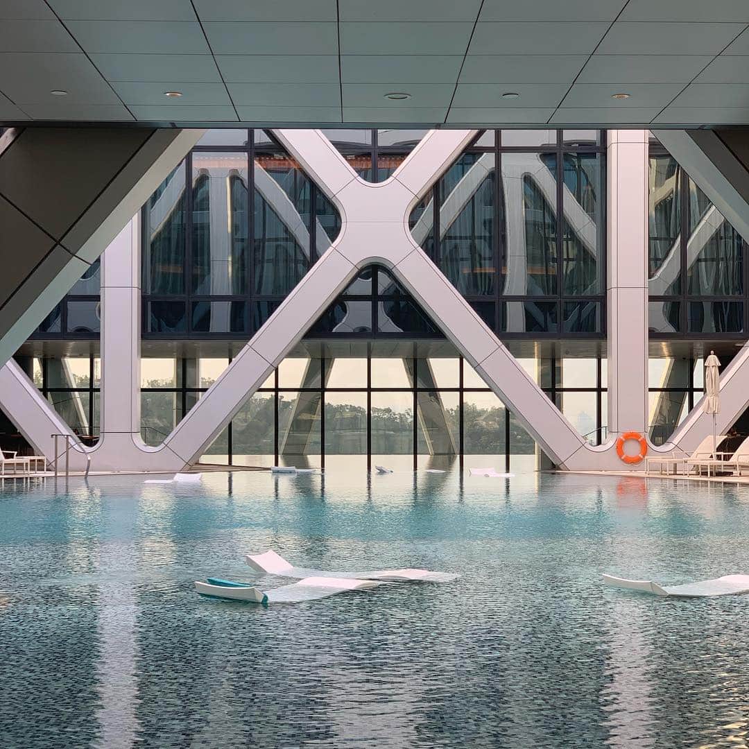 林信行のインスタグラム：「#MorpheusMacau today  A visão de Morpheus Macau hoje. Ninguém fala português.」