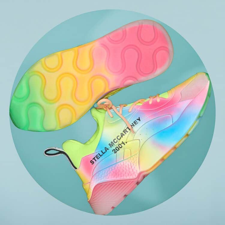 ステラ・マッカートニーさんのインスタグラム写真 - (ステラ・マッカートニーInstagram)「Highlighter hues cover the rainbow #EclypseSneaker from top to bottom, available in-store and online now.  #StellaSummer19 #StellaMcCartney」4月25日 2時08分 - stellamccartney