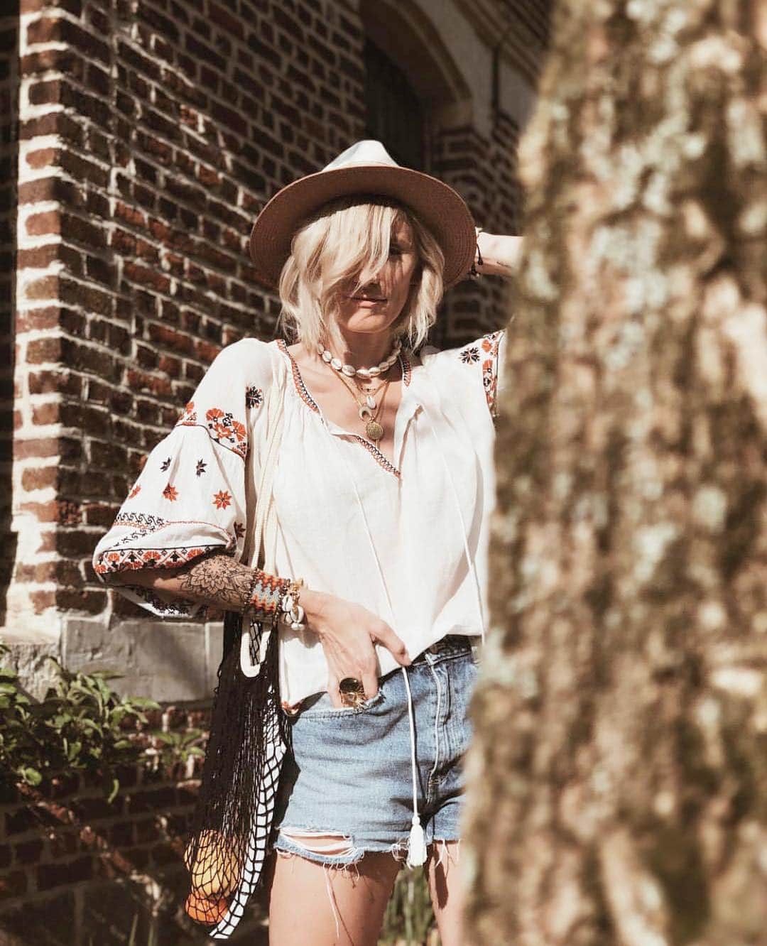 スターメラのインスタグラム：「Every Star Mela piece is a joyful and timeless wardrobe keepsake. 📸@carnetsauvage ⭐️RILLA TOP . . . . . . #carnetdevoyage #carnetsauvage #starmelauk#love#coolesttop#starmelatop#rillatop#online#fashion#embroidery #rajasthani #inspiration」